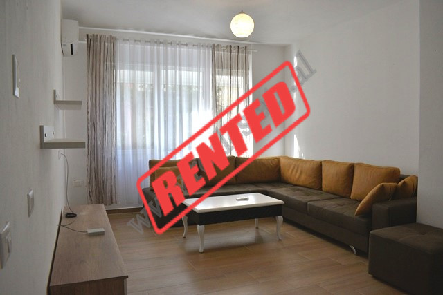 Apartament 1+1 me qira ne rrugen Xhemal Tafaj midis zones se Pazarit te Ri dhe zones se Selvise ne T